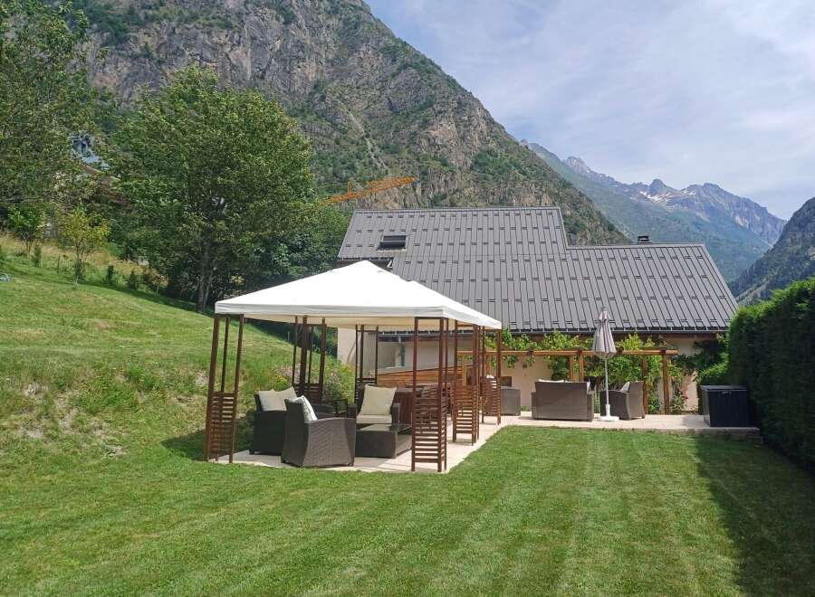 Escape to your own mountain retreat! This stunning property boasts a beautifully manicured lawn, perfect for outdoor gatherings.