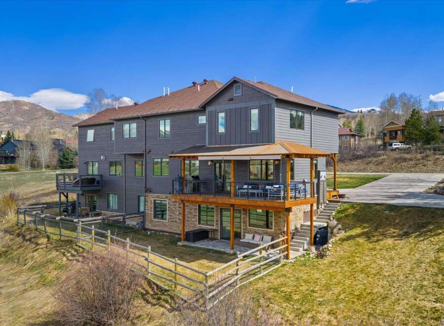 Discover luxury living in this stunning property! This home boasts a spacious layout, perfect for entertaining and everyday living.