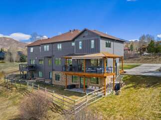 Discover luxury living in this stunning property! This home boasts a spacious layout, perfect for entertaining and everyday living.