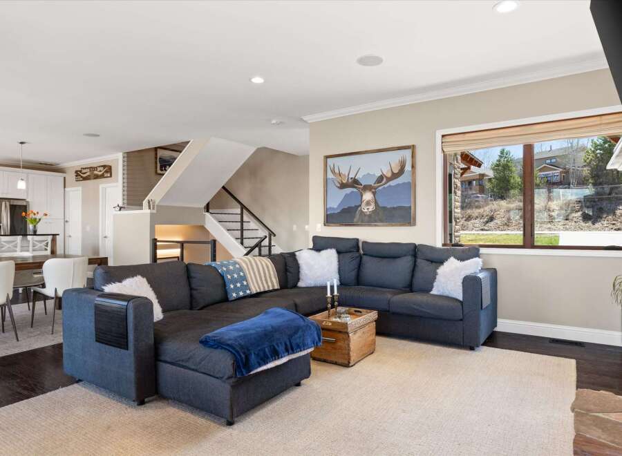 Step into luxury with this stunning property featuring a spacious living area perfect for entertaining.