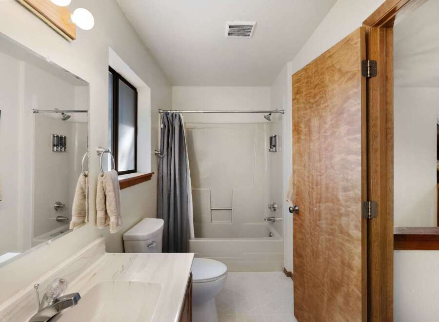 Step into this inviting bathroom, featuring a clean and bright aesthetic.