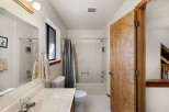 Step into this inviting bathroom, featuring a clean and bright aesthetic.