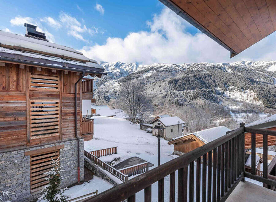 Experience the ultimate winter getaway in this stunning chalet nestled in the heart of the mountains.