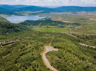 Discover the beauty of this stunning property, nestled in a picturesque landscape.