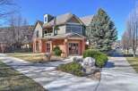 Discover this charming property, ideally situated in a desirable neighborhood.