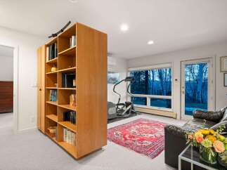 Discover the perfect blend of comfort and functionality in this stunning property.