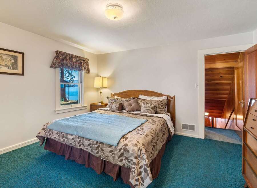 This cozy bedroom offers a serene retreat with its inviting ambiance and comfortable furnishings.