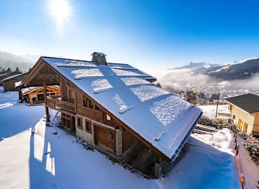 Discover the charm of this stunning chalet nestled in a picturesque winter wonderland.