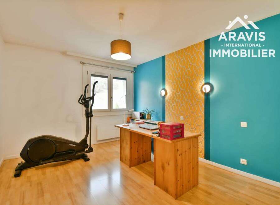 Discover this inviting property featuring a modern design and functional layout.