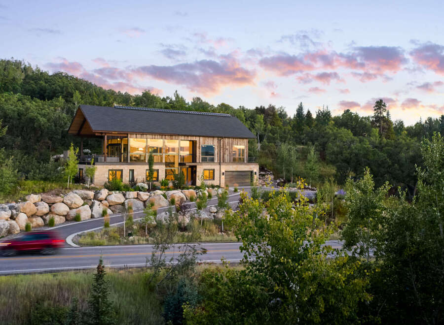 This stunning property boasts a modern architectural design, seamlessly blending with its natural surroundings.