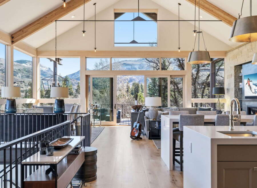 Experience luxury living in this stunning property, boasting breathtaking mountain views and an open-concept design.