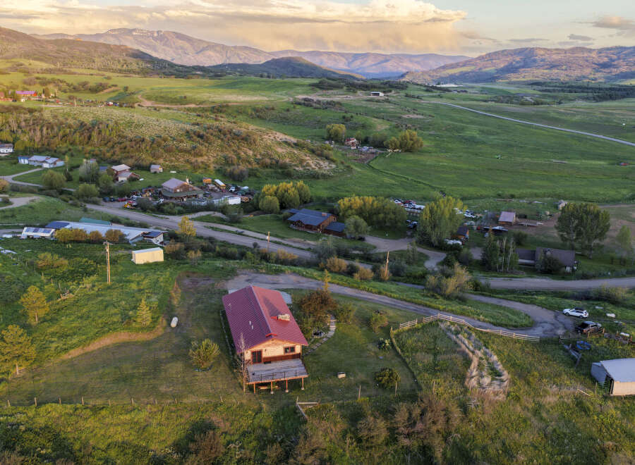 Discover this charming property nestled in a picturesque valley, offering breathtaking mountain views and serene rural living.