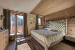 Experience the epitome of alpine luxury in this stunning bedroom.