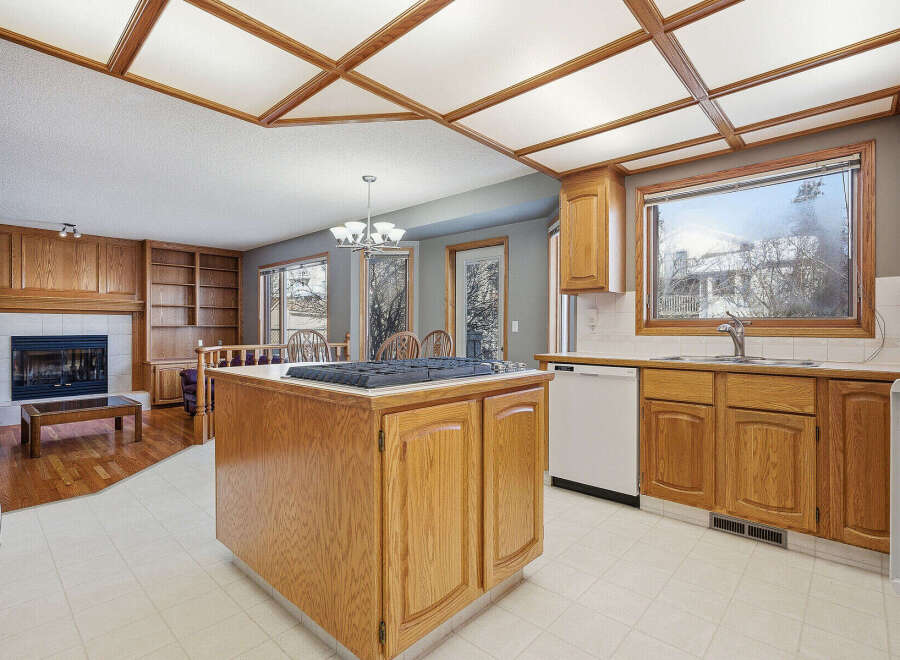 Step into this inviting kitchen, featuring a stylish island with a cooktop, perfect for culinary creations.