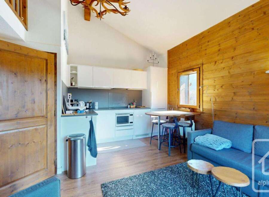 Discover the charm of this cozy apartment, perfect for a mountain getaway.