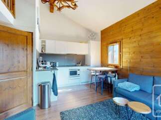 Discover the charm of this cozy apartment, perfect for a mountain getaway.