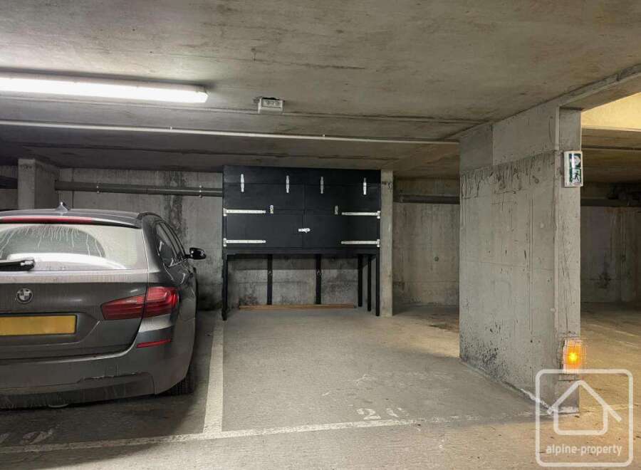 Discover this secure parking space, perfect for your vehicle.