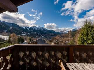 Enjoy breathtaking mountain views from this stunning property.