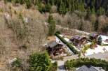 Discover a stunning chalet nestled in a picturesque mountain setting.