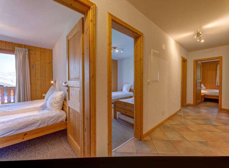 Discover this charming property featuring multiple bedrooms, perfect for families or groups.