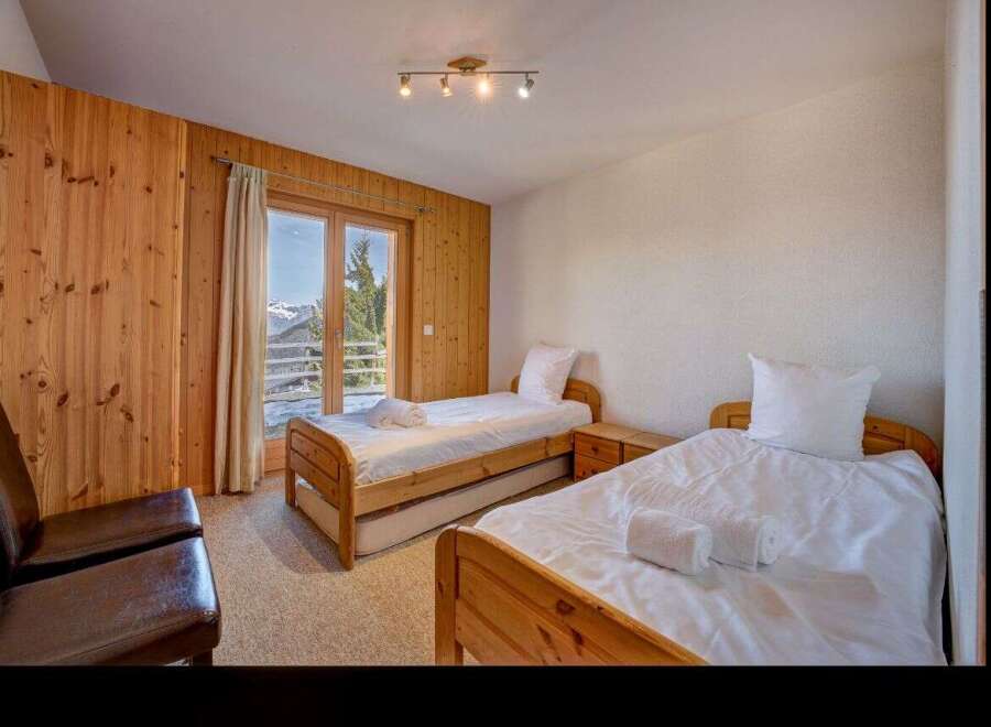 This charming bedroom features two twin beds, perfect for accommodating guests or family.