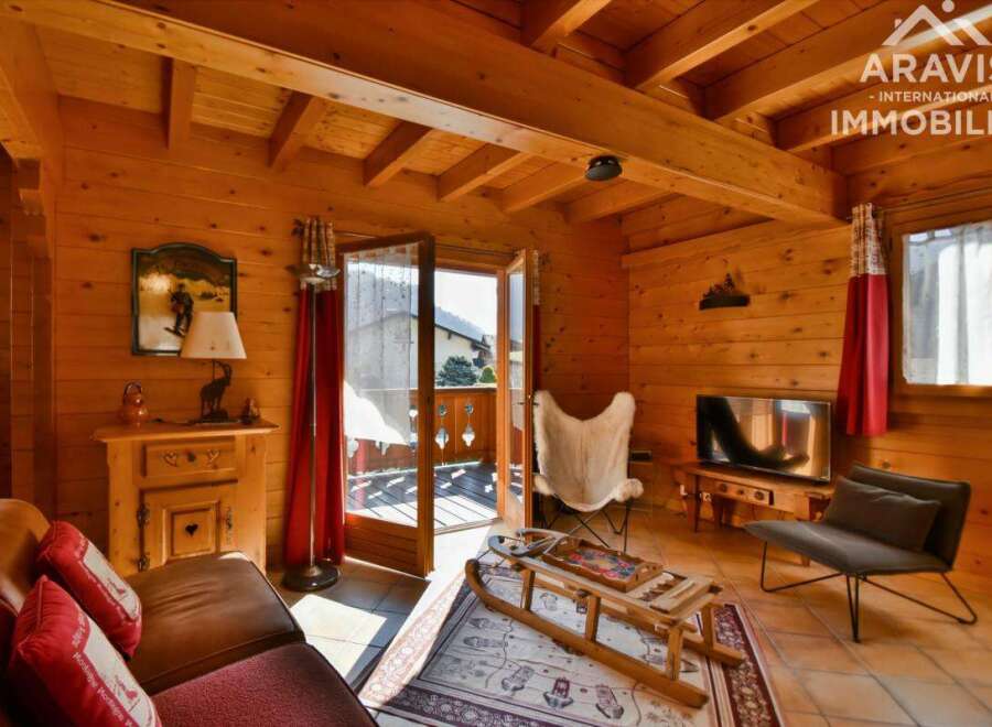 Discover the charm of this cozy wooden chalet, perfect for a mountain getaway.