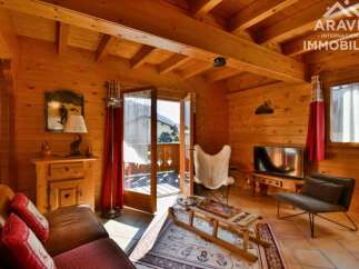Discover the charm of this cozy wooden chalet, perfect for a mountain getaway.