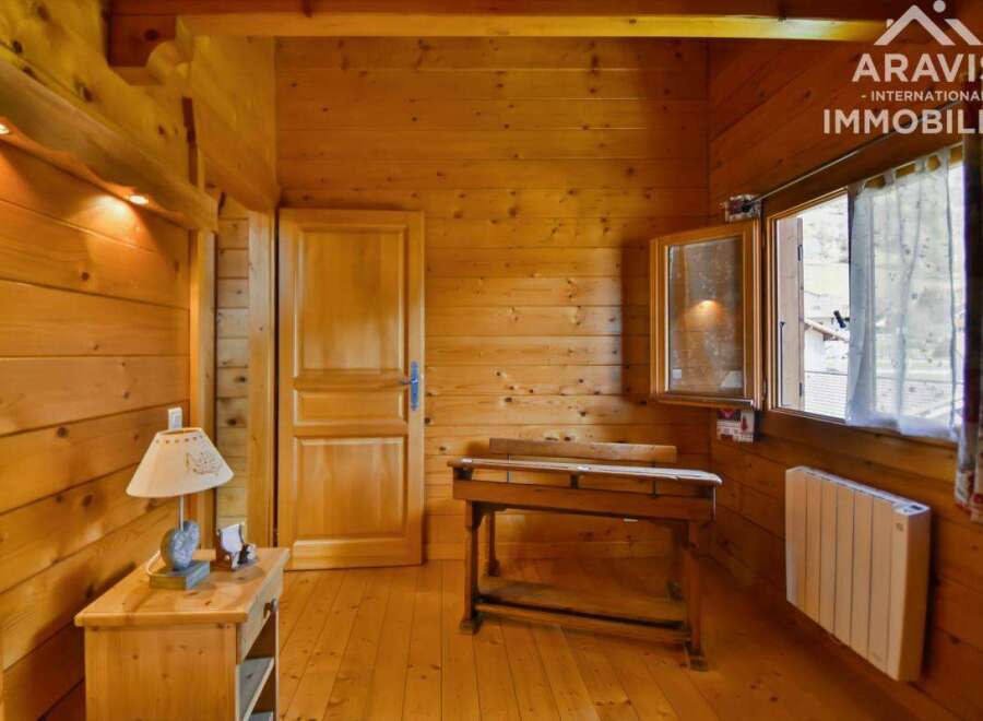 Discover the charm of this cozy wooden interior, perfect for a mountain retreat.