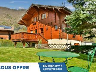 Discover this stunning wooden chalet, a perfect blend of rustic charm and modern comfort.