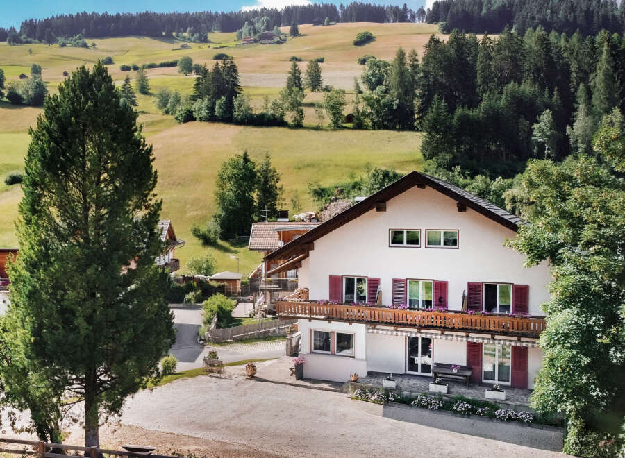 Discover the charm of this stunning property nestled in a picturesque landscape.