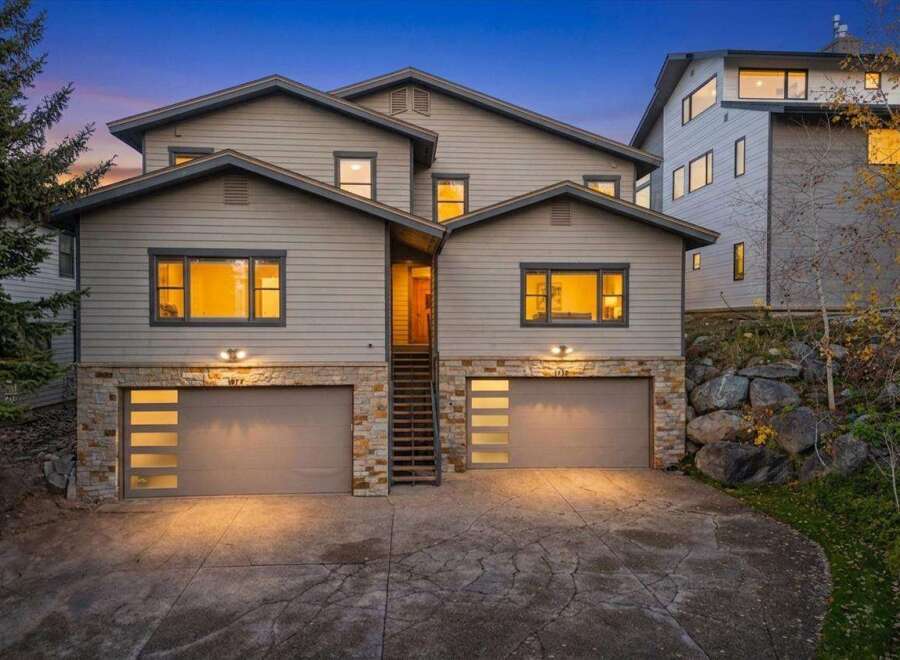 Discover this stunning property featuring a modern design and ample space.