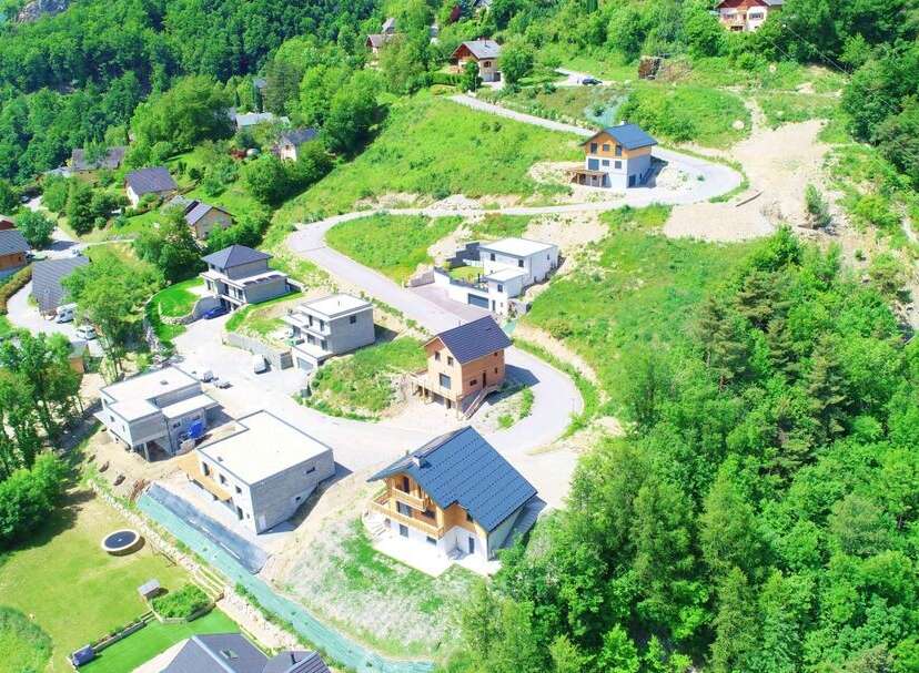 Chalet in Saint-Jean-de-Maurienne - Image 2