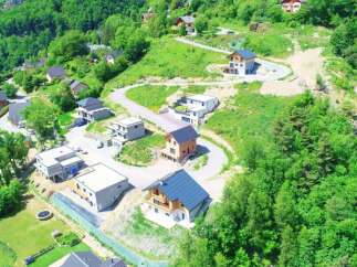 Discover a stunning mountain retreat with this beautiful property.