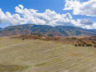 Discover the tranquility of this stunning property, nestled amidst breathtaking mountain views and expansive fields.
