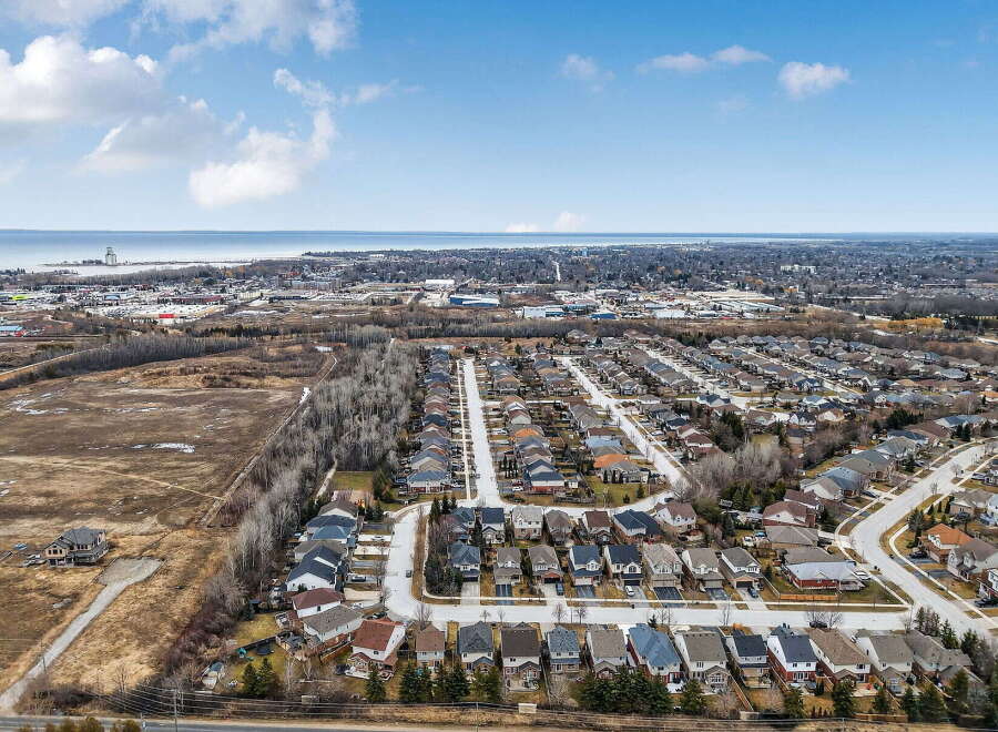 Discover this stunning residential area, offering a blend of modern living and natural beauty.