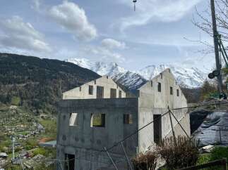 Discover a unique opportunity to build your dream home with stunning mountain views.