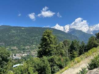 Discover breathtaking mountain views from this stunning property.