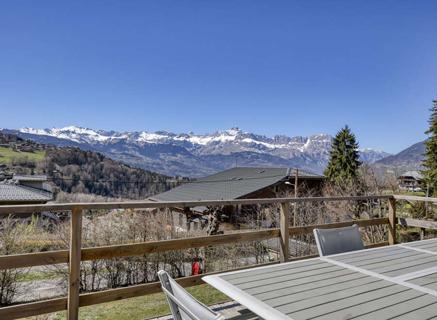 Enjoy breathtaking mountain views from this stunning property.