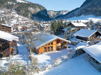 Discover the charm of this stunning chalet nestled in a picturesque winter wonderland.