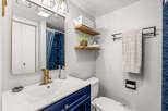 This stunning bathroom boasts a modern design with a touch of elegance.