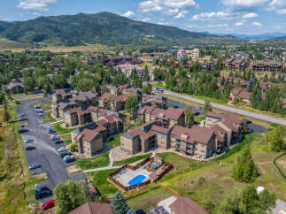 Discover a stunning property nestled in a picturesque mountain setting.
