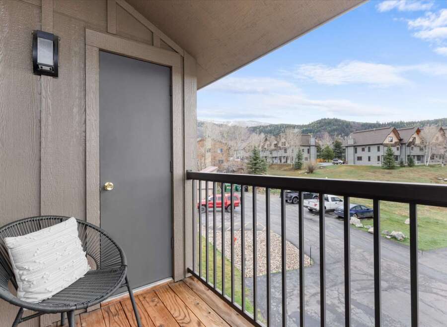 Enjoy stunning views from this charming balcony! This property features a cozy seating area, perfect for relaxing and taking in the scenery.