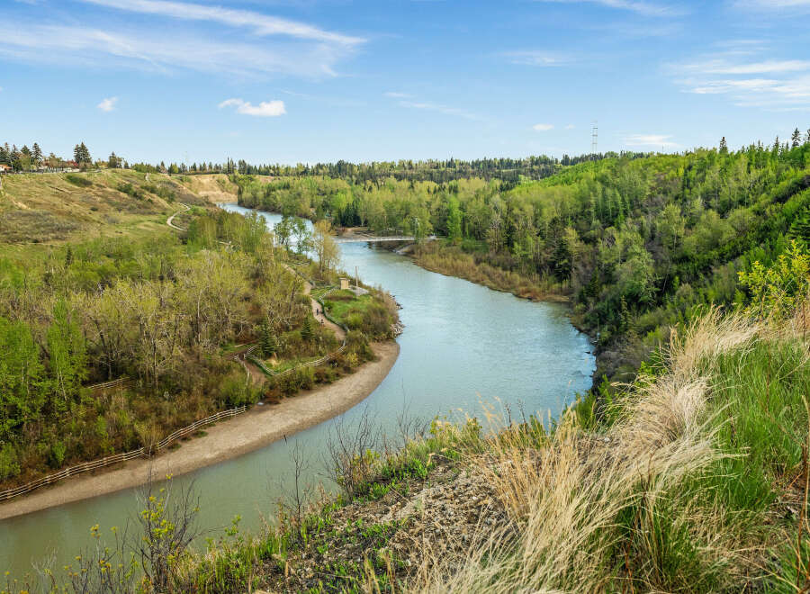 Discover the tranquility of this stunning property, perfectly situated near a serene river.