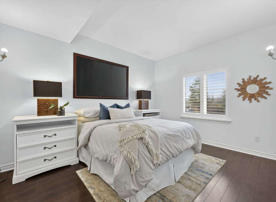 This stunning bedroom boasts a modern design with a touch of elegance.