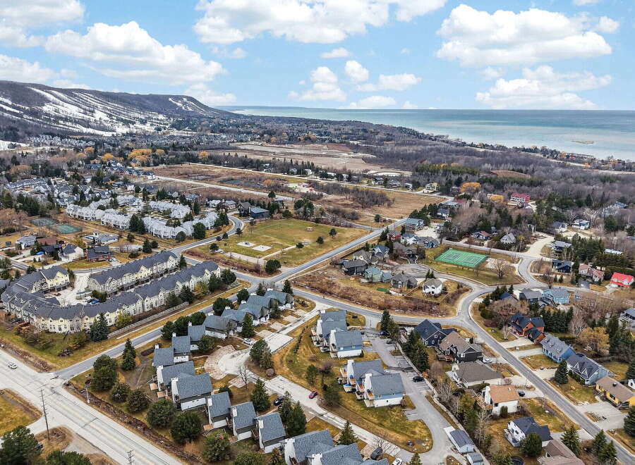 Discover the charm of this stunning property, nestled in a picturesque neighborhood.