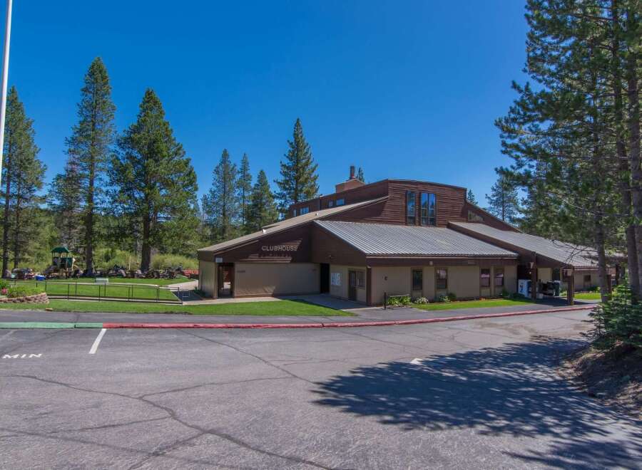 Discover the perfect blend of comfort and convenience in this stunning property.