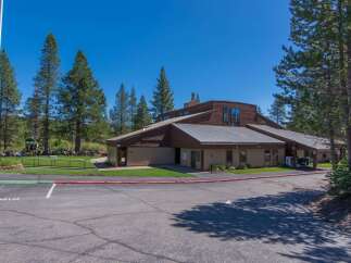 Discover the perfect blend of comfort and convenience in this stunning property.