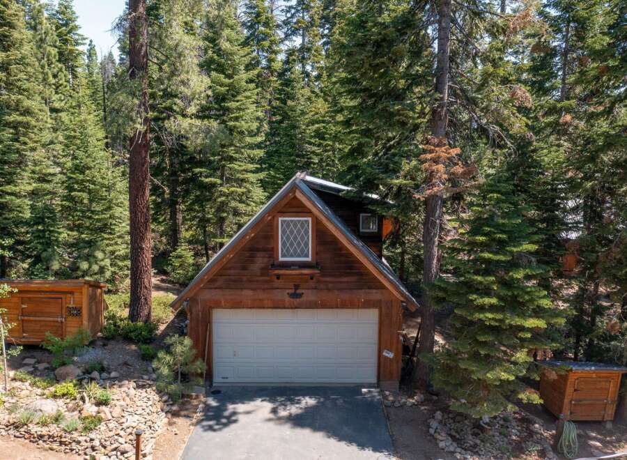 Nestled in a serene forest setting, this charming cabin offers a perfect blend of rustic charm and modern convenience.
