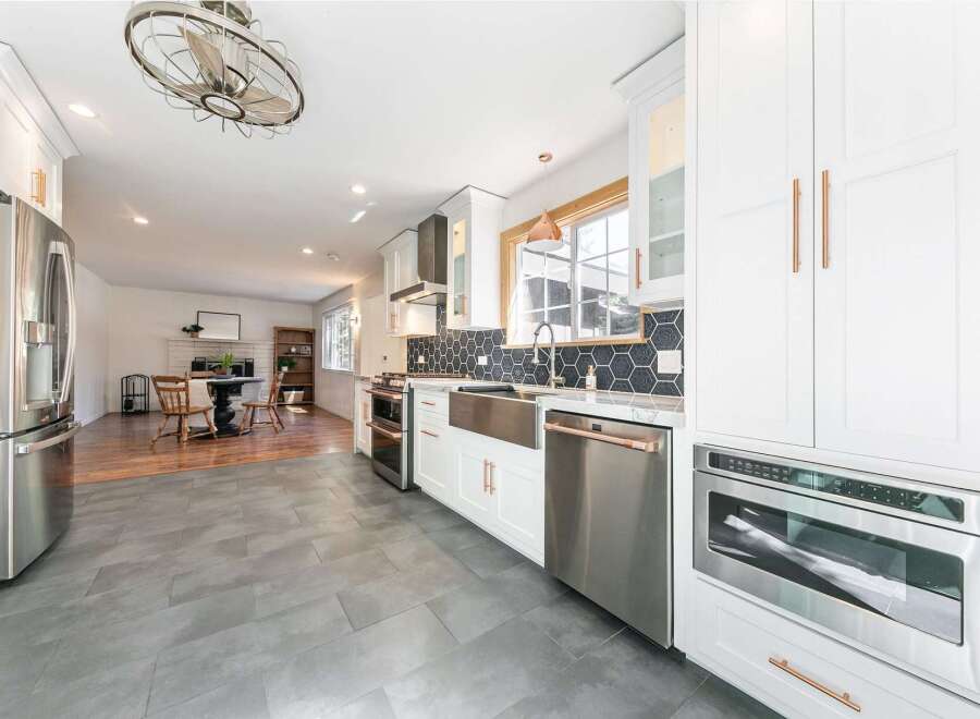 Step into this stunning kitchen, boasting modern design and high-end appliances.