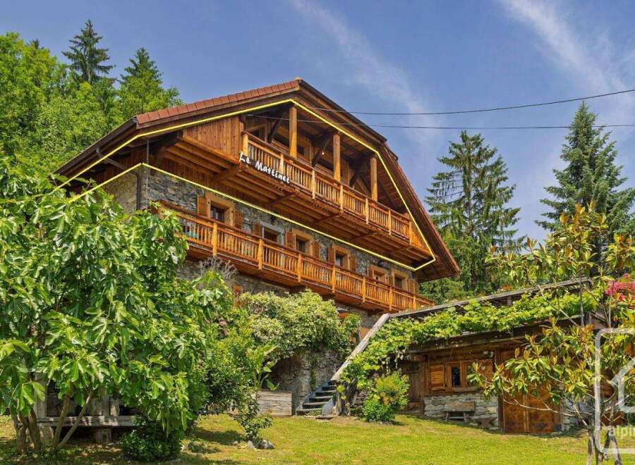 Discover the charm of this stunning chalet nestled in a serene natural setting.